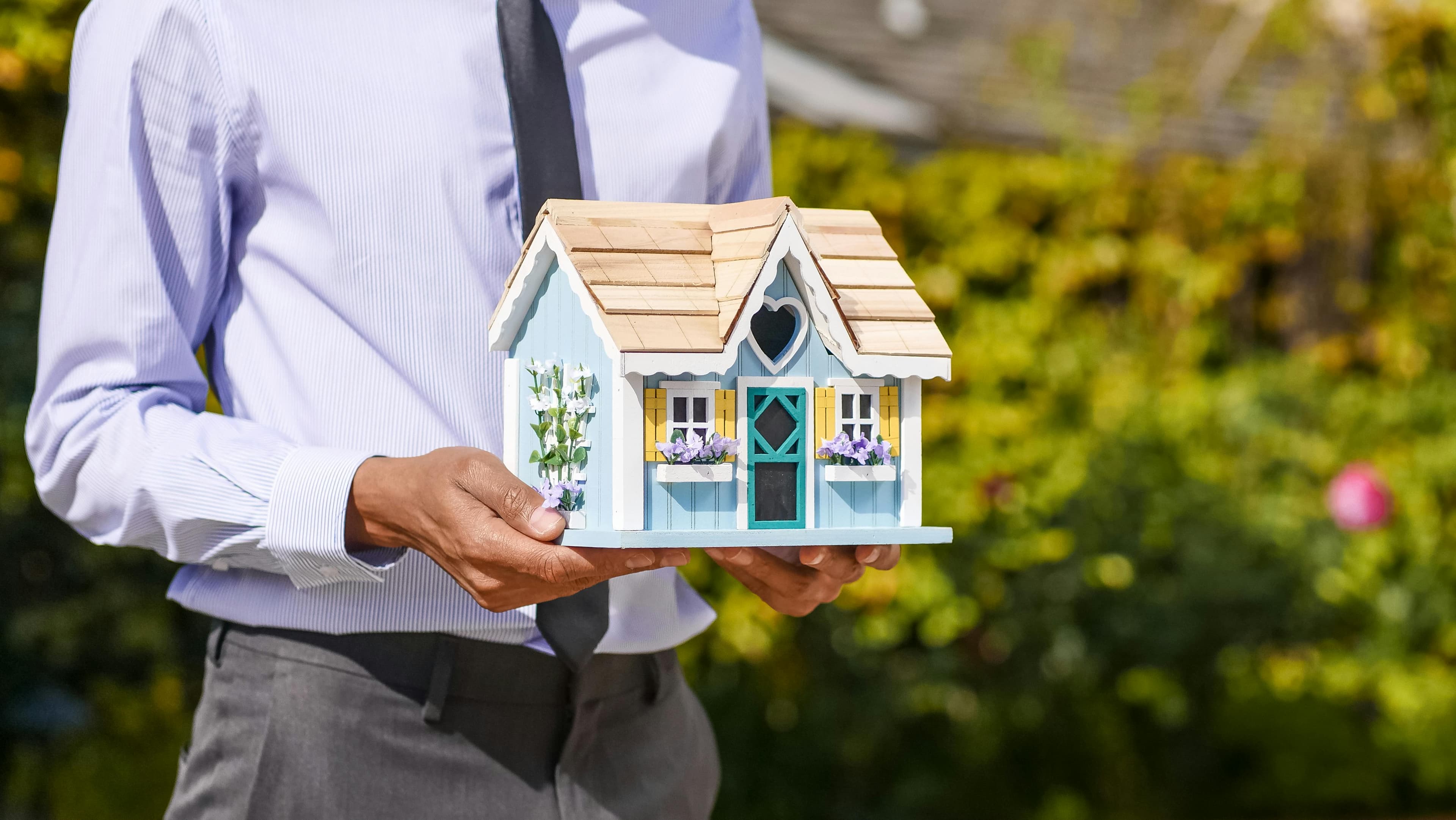 Benefits and Cautions of Selling Your Home to a Real Estate Investor